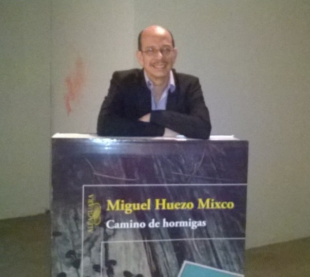 El escritor salvadoreño Miguel Huezo-Mixco, autor de la novela Camino de Hormigas.
