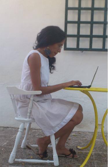 escribiendo-mildred-largaespada-periodista-2014